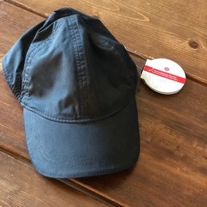 Lululemon women’s  “go the distance run hat”